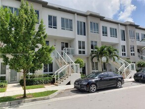 Building Photo - 10280 NW 63rd Terrace