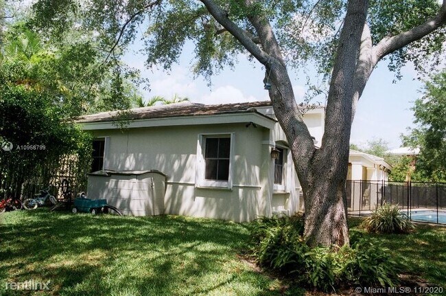 Building Photo - 4 br, 3 bath House - 7601 SW 150th Ter