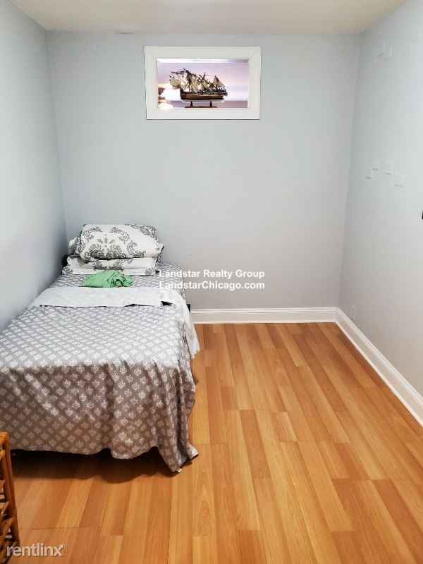 Building Photo - 2451 W Touhy Ave