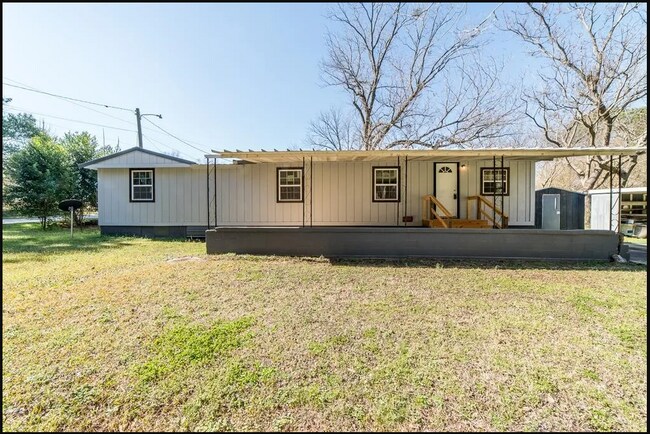 Building Photo - 15 E Birch Dr
