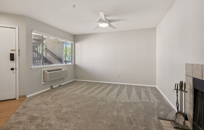 Building Photo - Bright 2Bd/2Ba Condo with Detached 1-Car G...