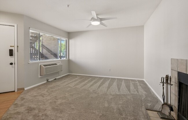 Foto del edificio - Bright 2Bd/2Ba Condo with Detached 1-Car G...