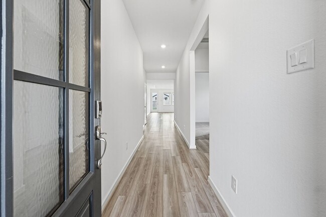 Building Photo - 9710 Rialto Hts Dr