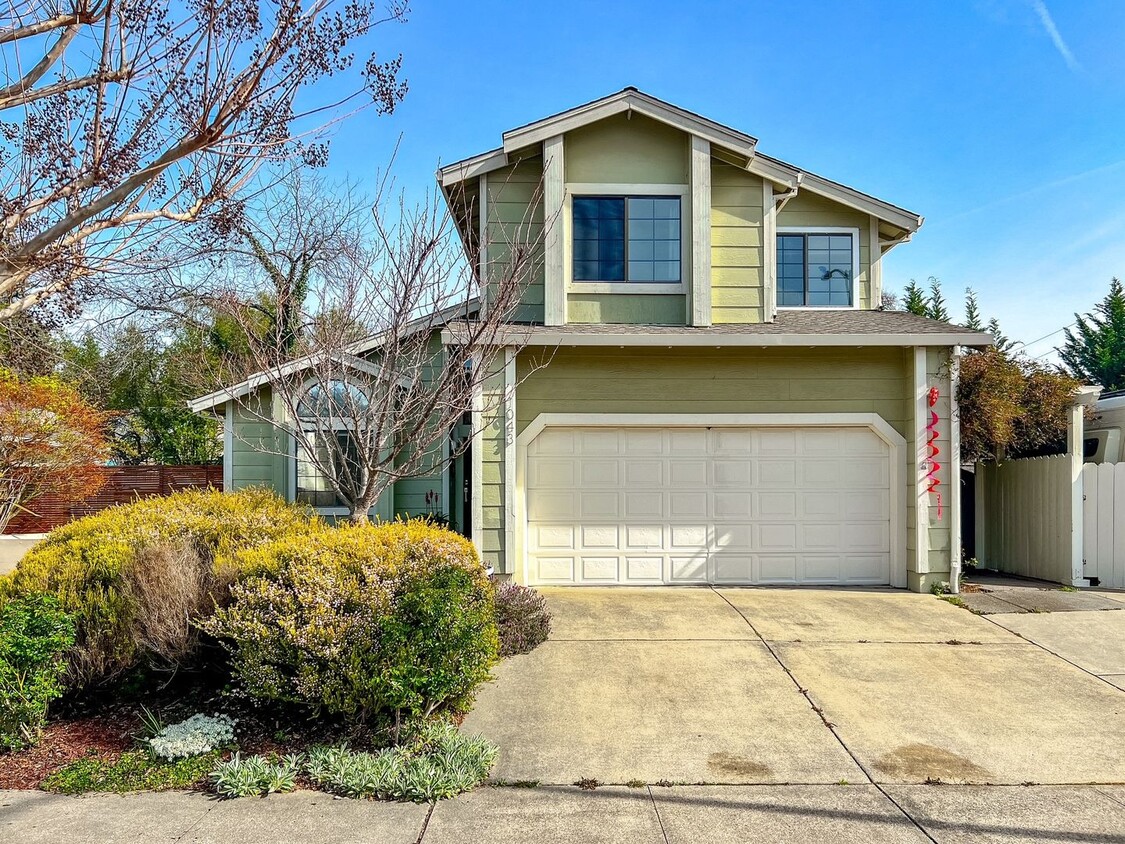 Building Photo - Charming Browns Valley Four Bedroom Home