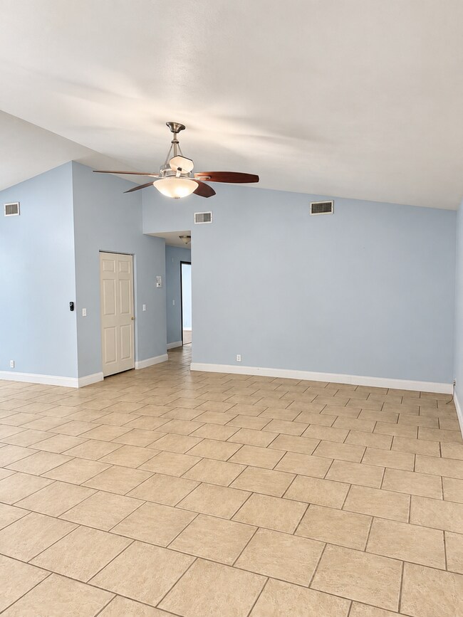 Foto del edificio - 204 Sunnyside Dr
