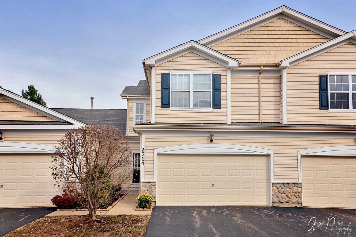 2714 Kendall Crossing, McHenry, IL 60051 Townhome Rentals in McHenry