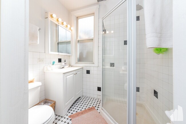 Foto del edificio - 2040 W McLean Ave