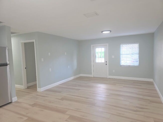 Building Photo - Now Available! Beautifully remodeled 4-bedroom, 2-bath home.