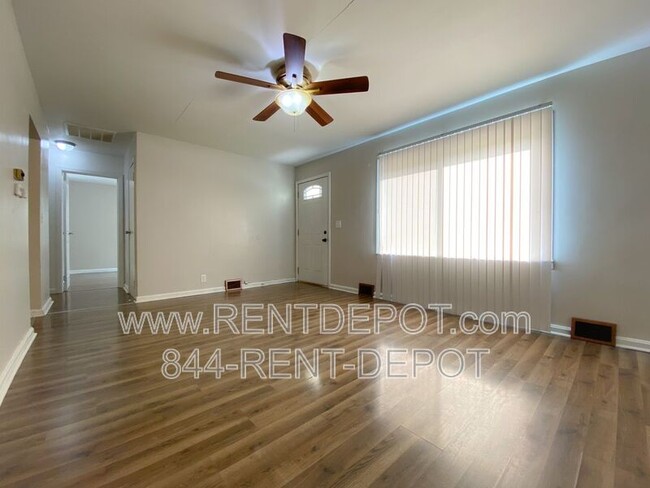 Foto del edificio - 330 N 2nd St