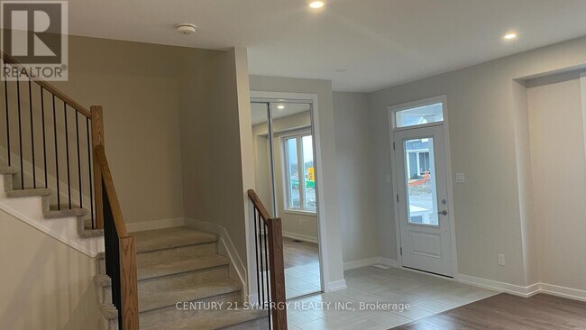 Building Photo - 516 Oldenburg Ave