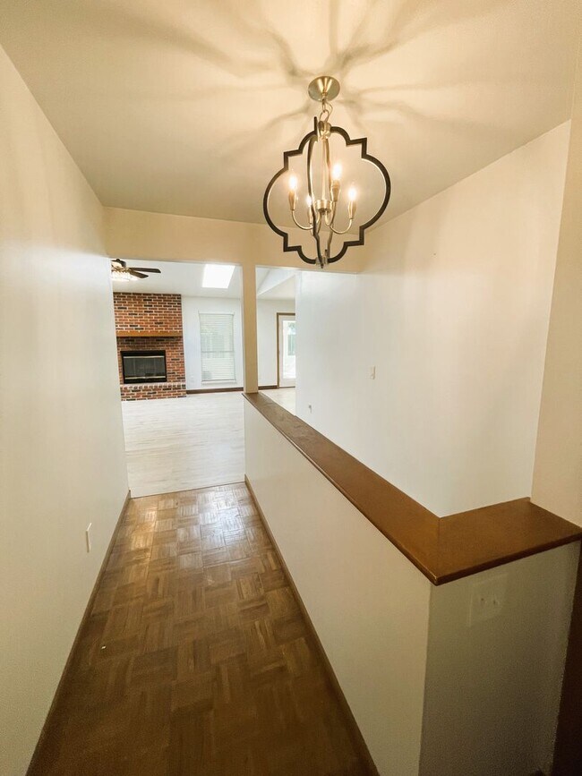 Foto del edificio - COMING SOON - Beautiful 3-Bedroom Home in Frontenac – Ladue School District