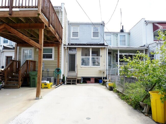 Foto del edificio - Charming 2 Bed w/ Parking | Steps from Latrobe Park — Locust Point!