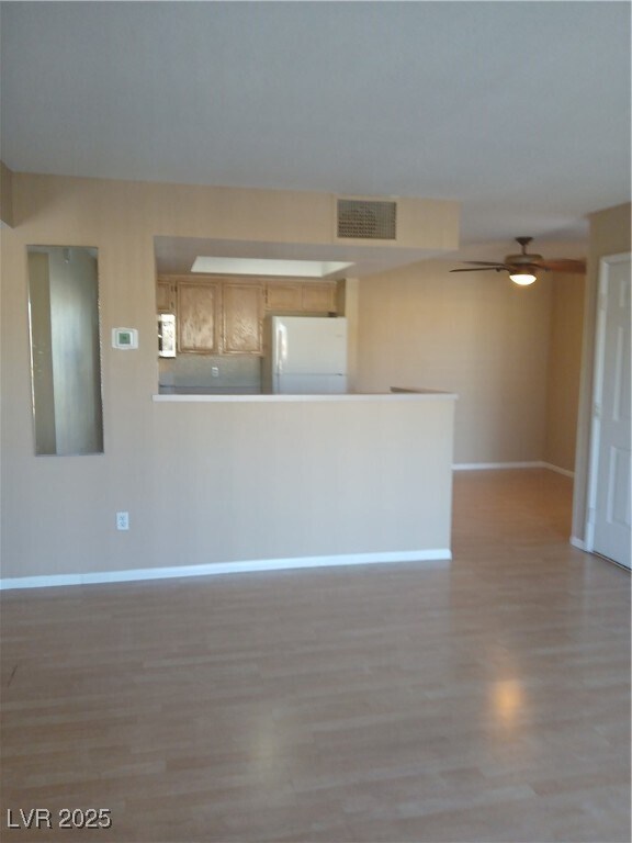 Foto del edificio - 8070 W Russell Rd