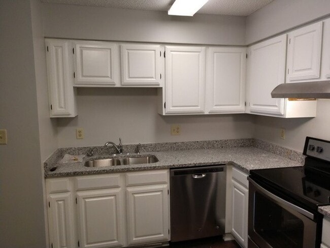 Foto del edificio - 4 Bedroom Apartment in Central MHK - Near Aggieville!