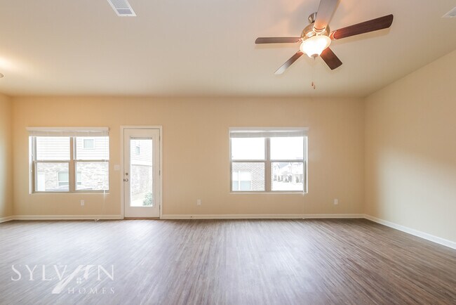 Building Photo - Lease today! No extra charge for contentme...
