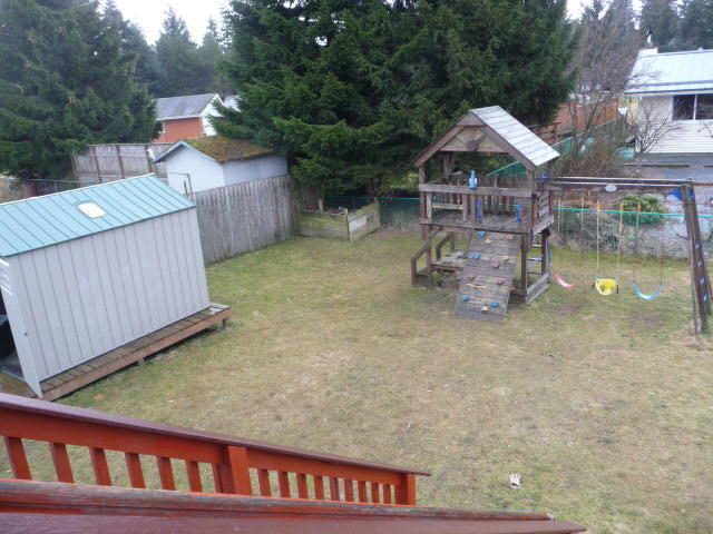 Large fenced backyard - 9573 Eagle St