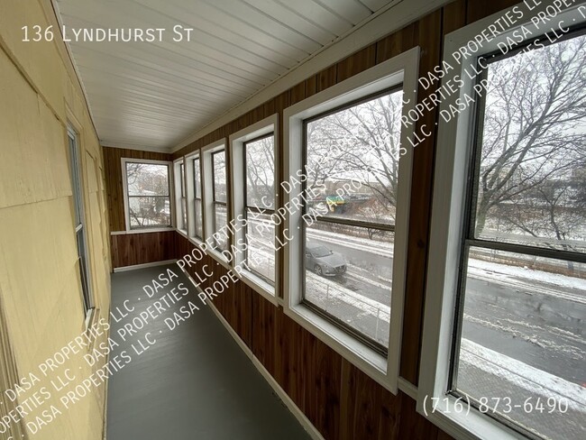 Building Photo - 136 Lyndhurst - 3 Bed / 1 Bath