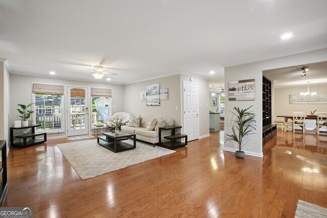 Foto del edificio - 102 Hickory Dr