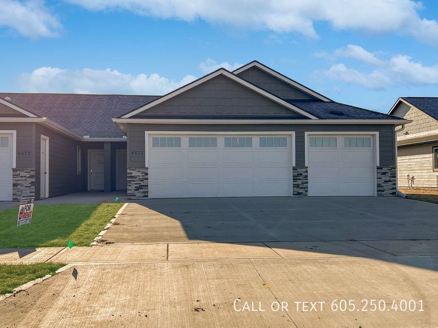 Primary Photo - Sophisticated 3-Bedroom 2-Bath Home in Sio...