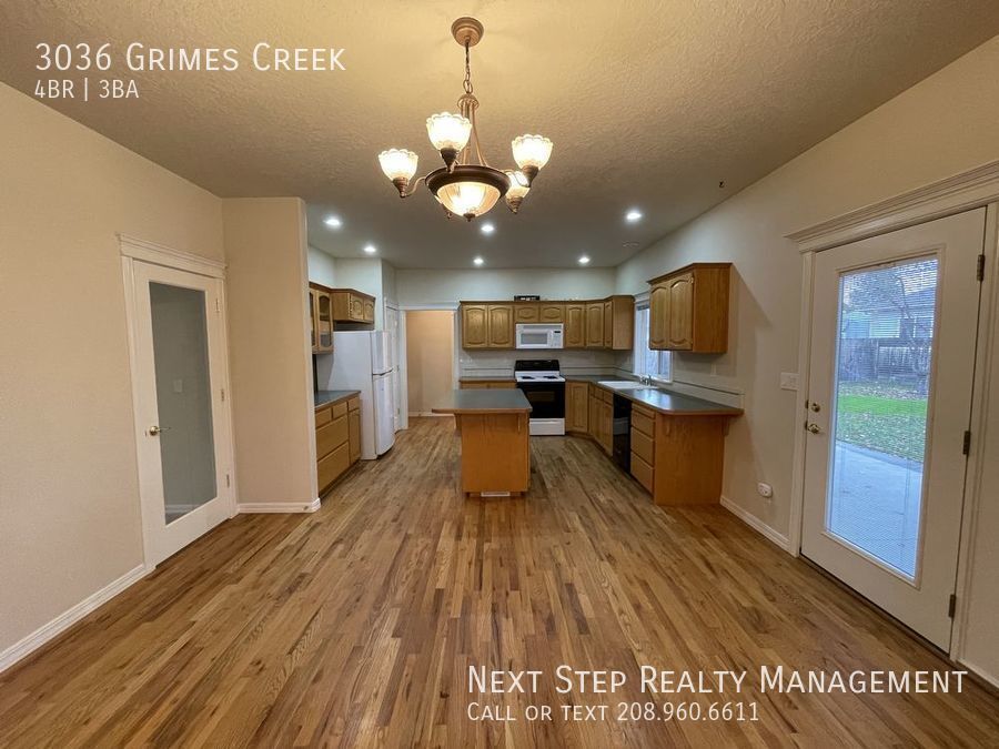 Primary Photo - 4 Bedroom 2.5 Bath - NO SECURITY DEPOSIT R...