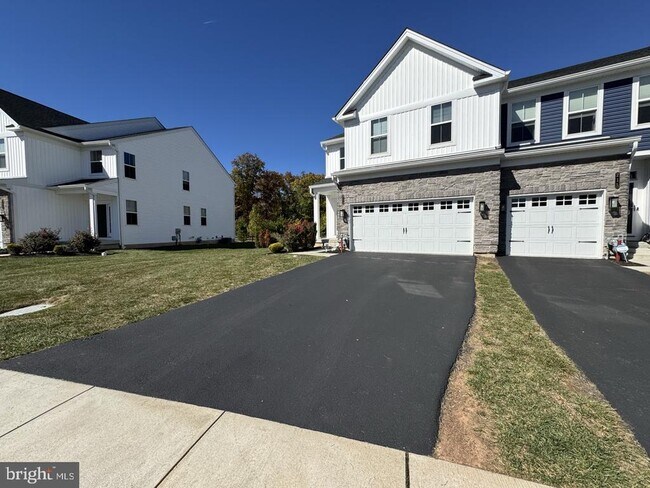 Building Photo - 213 Wynstone Ct