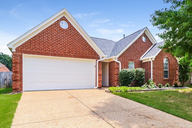 Building Photo - 5746 Oakley St