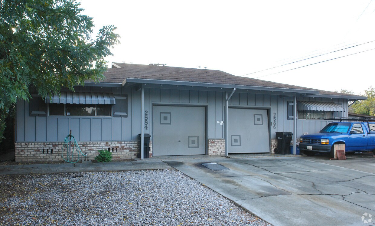 Primary Photo - 2584-2586 Benton St