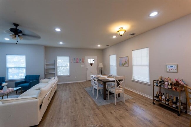 Photo - 1133 Oney Hervey Dr House