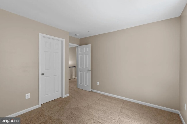 Building Photo - 920 St Martins Loop