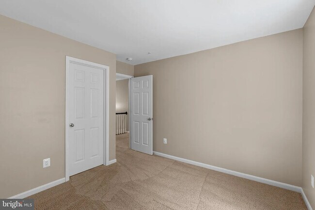 Foto del edificio - 920 St Martins Loop