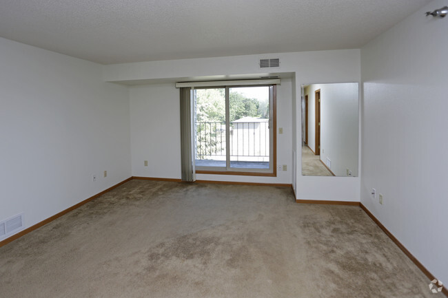 Living Area - Baneberry Estates