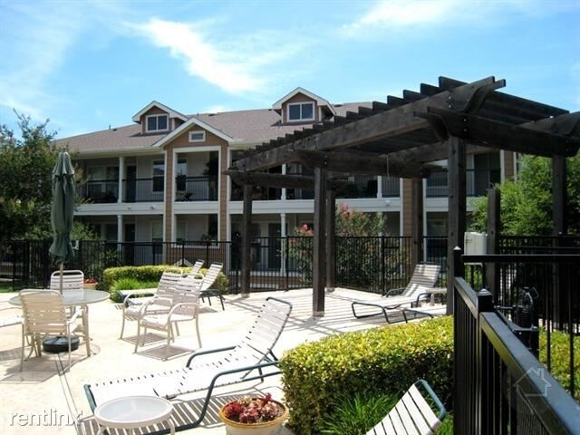 Building Photo - 1001 Collinwood West Dr