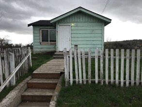 Building Photo - 220 Doty St