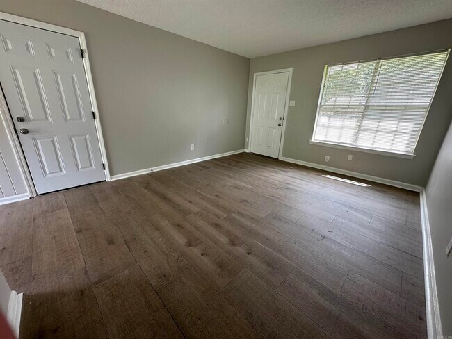 Foto del edificio - 9220 Ricky Ln
