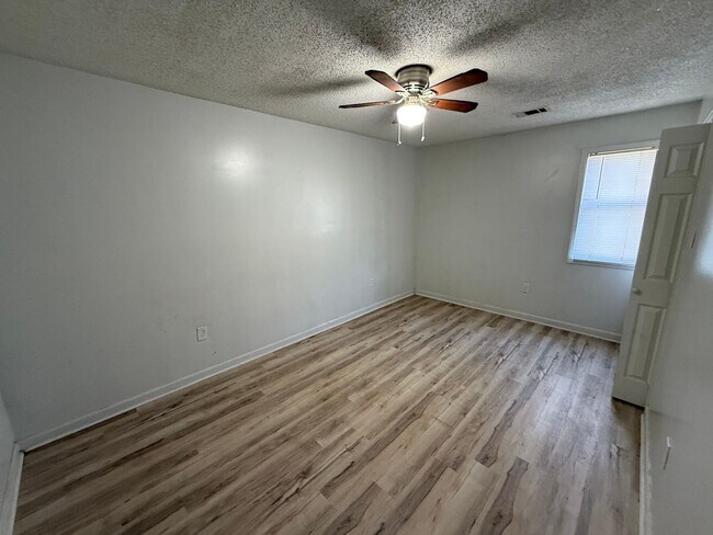 Foto del edificio - 1618 W Matthews Ave