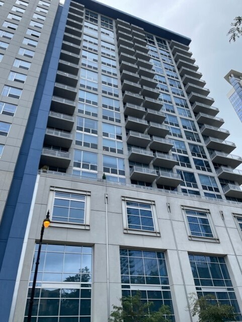Primary Photo - 1305 S Michigan Ave