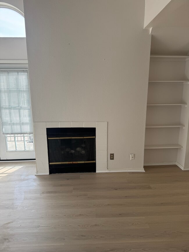 Building Photo - 1802 E 66th Pl