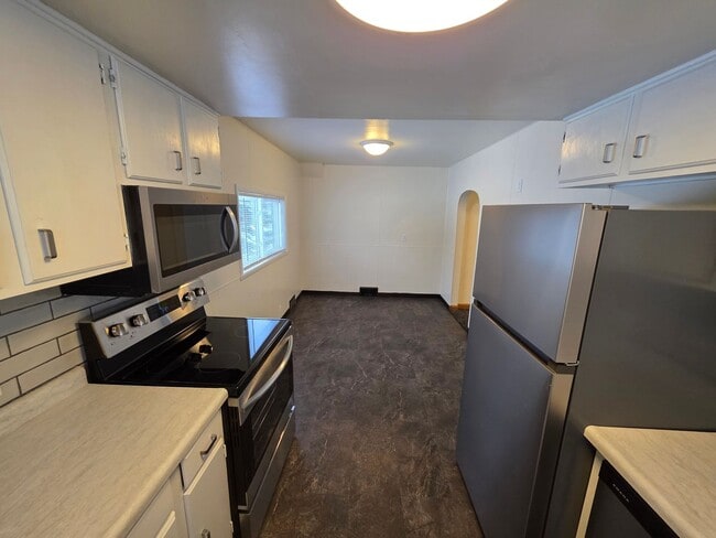 Building Photo - 940 W Weiland Ave