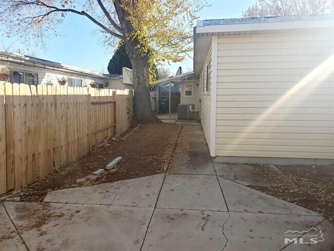 Building Photo - 1550 Gault Way