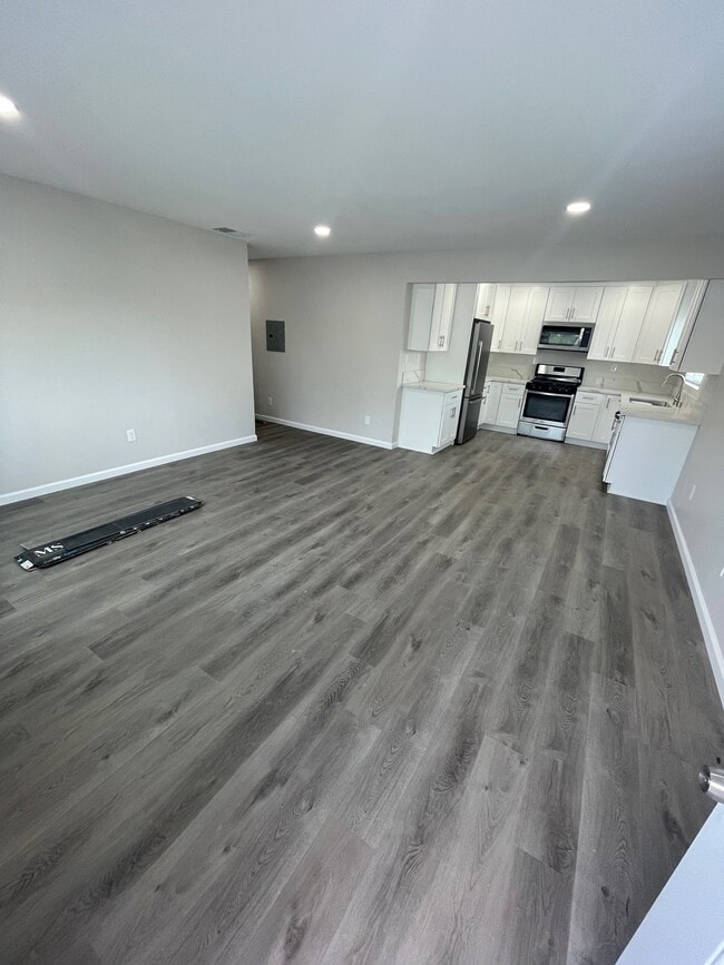 Building Photo - 410 Highland Ave