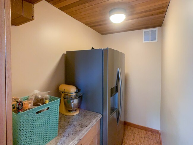 Foto del edificio - Apartment on first floor of our home