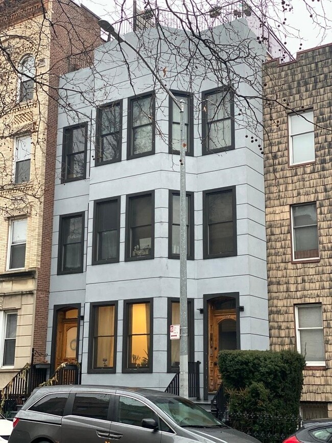 Building Photo - LEONARD STREET