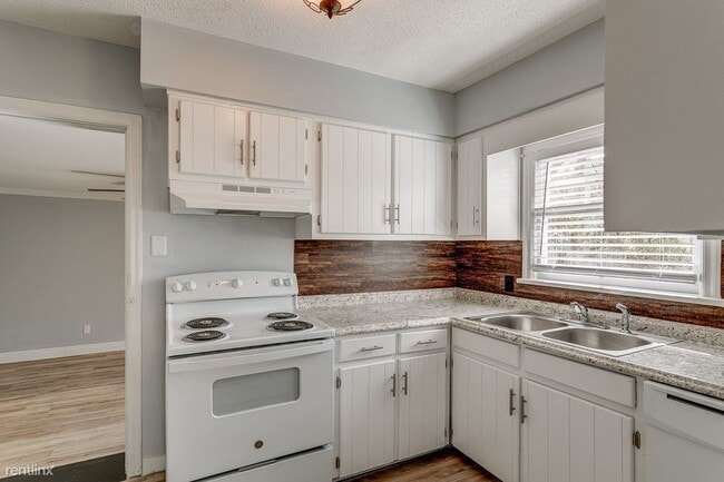 Building Photo - 3 br, 1 bath House - 153 Potter Drive