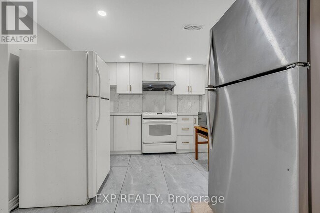 Building Photo - 3-RM3 Bankfield Dr