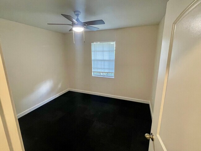 Foto del edificio - 217 Concordia Blvd