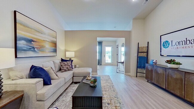 Forestwood-Sala de estar - Arabella Apartments