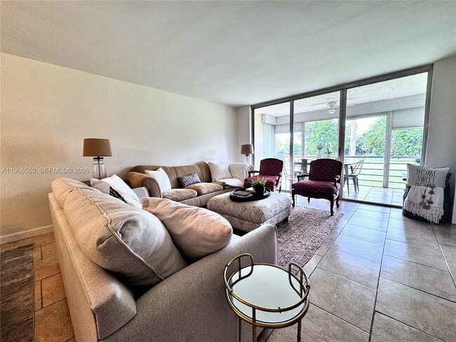 Foto del edificio - 901 W Cypress Ln