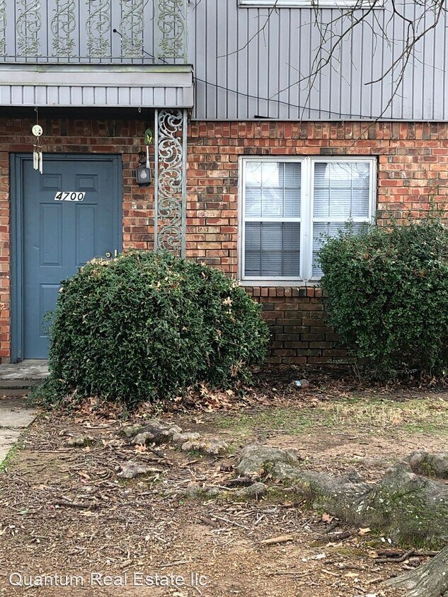 Primary Photo - 2 br, 1.5 bath House - 4700 WINDSOR DR.