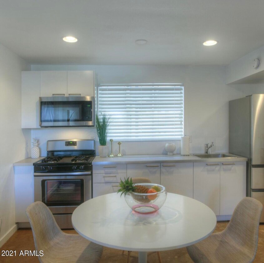 Primary Photo - 746 W Turney Ave