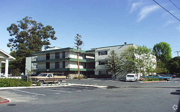 215 Bayview Apartments photo'